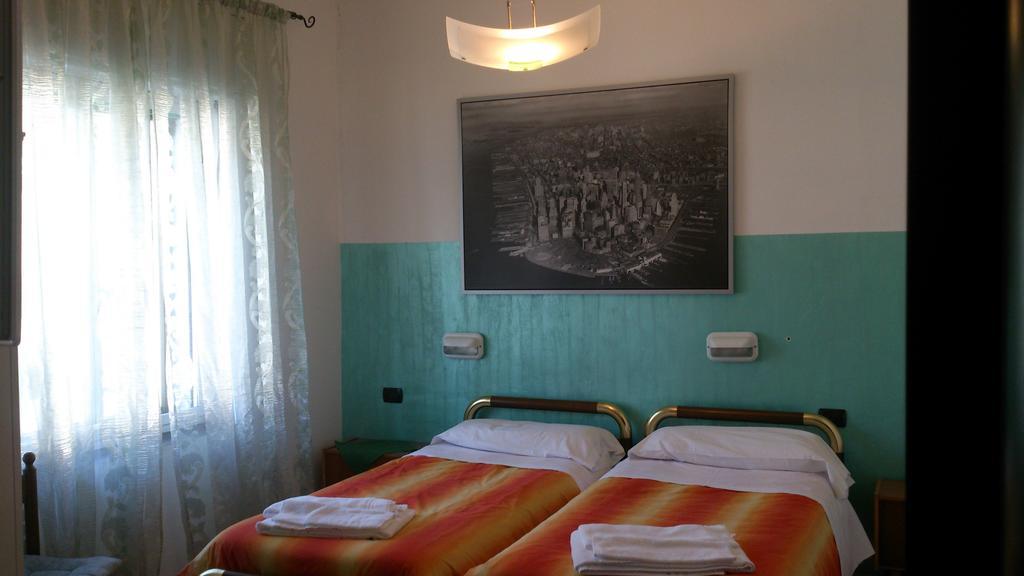 Hotel Paradise Bruzolo الغرفة الصورة